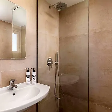 Goji Vegan Hotel 3*
